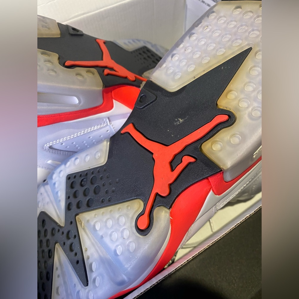 Air Jordan 6 Retro - Picture 10 of 15